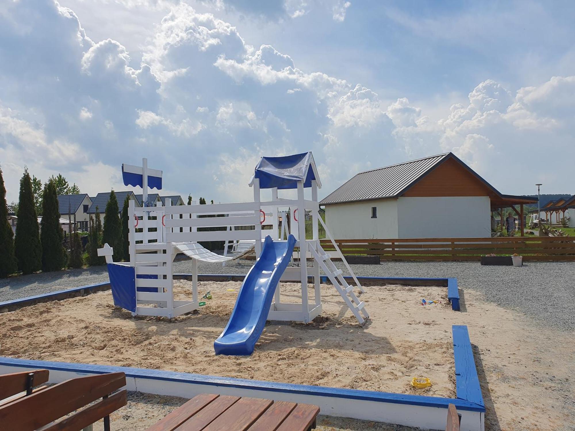 Zakatek Baltyku - Domki Letniskowe Nad Morzem I Jeziorem Jezierzany Exterior photo